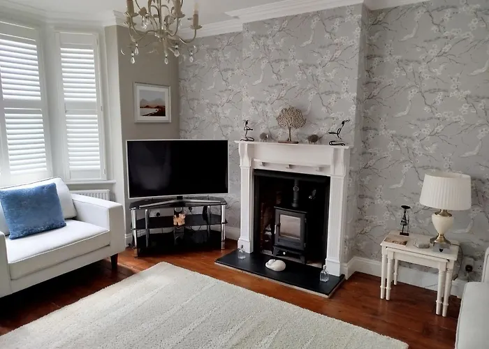 3 Bedroom Cottage In Sunninghill, Ascot